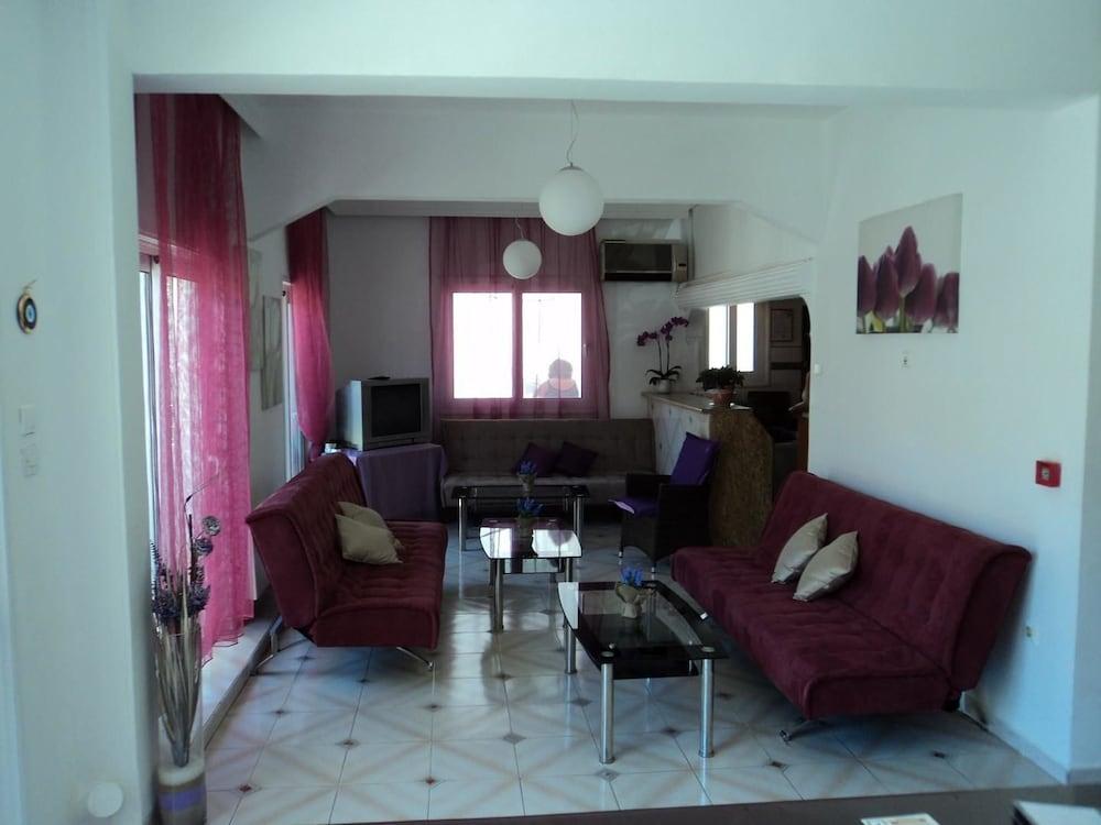 Zefyros Hotel *