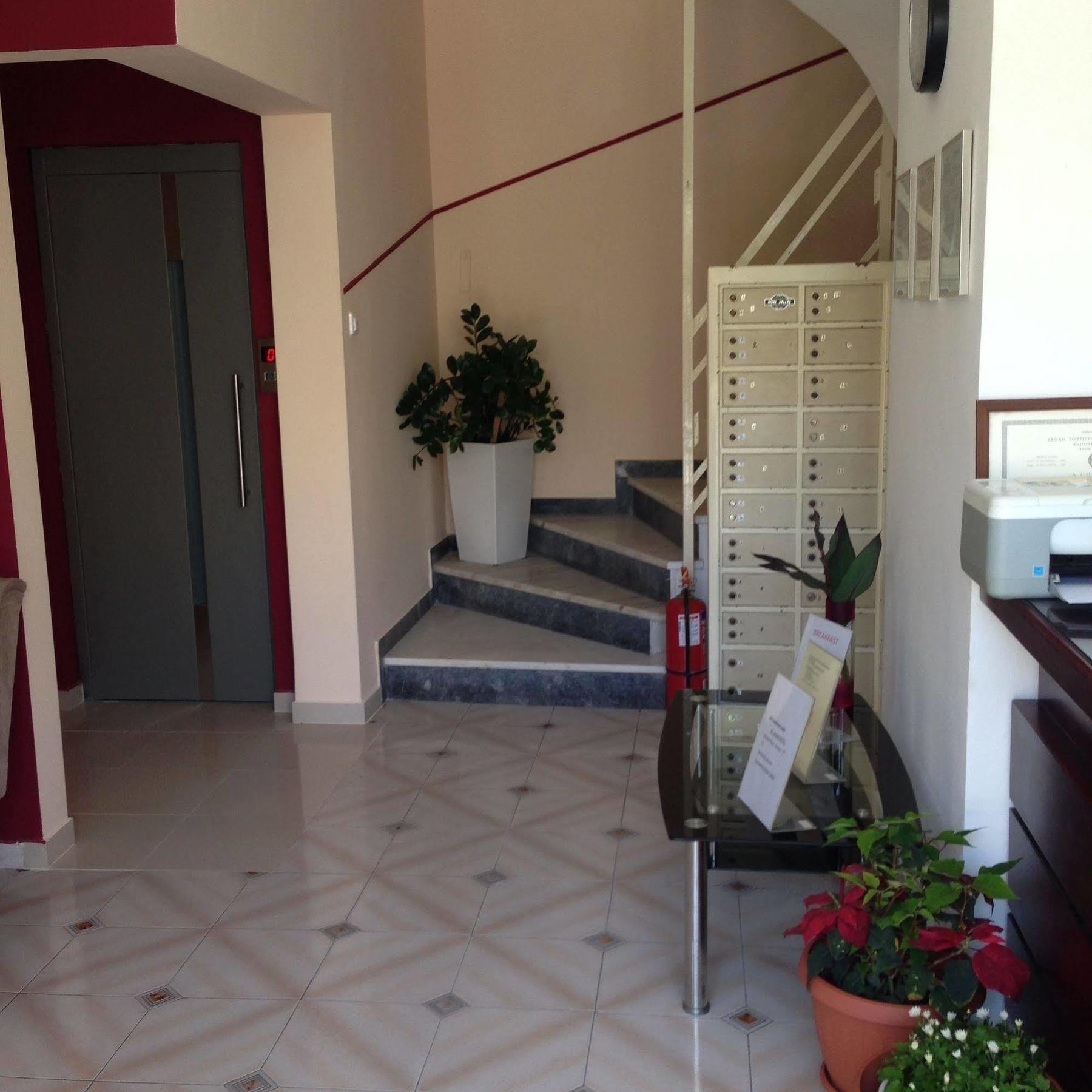 Zefyros Hotel *